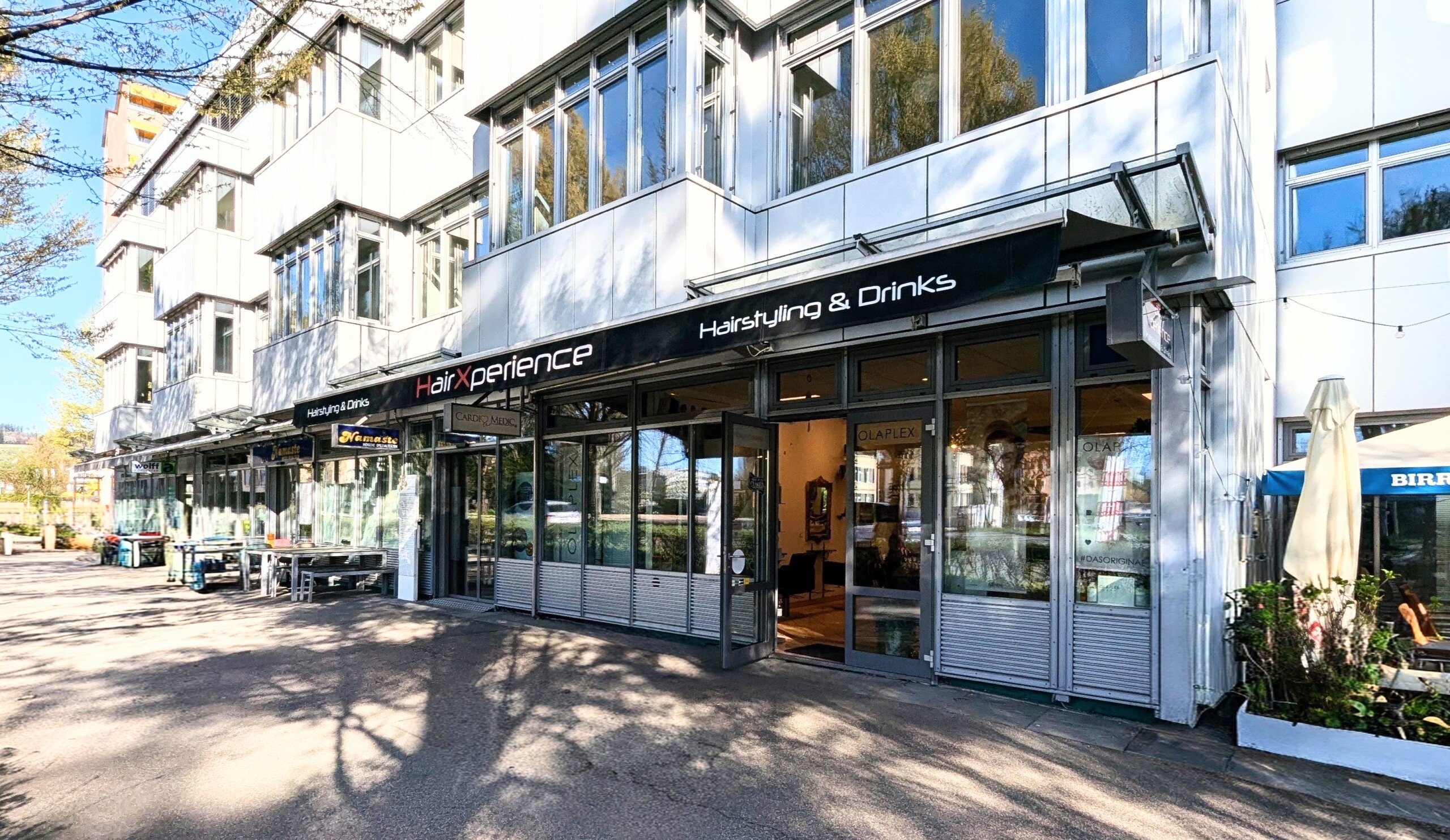 Aussenbereich des Coiffeursalons HairXperience in Wetzikon