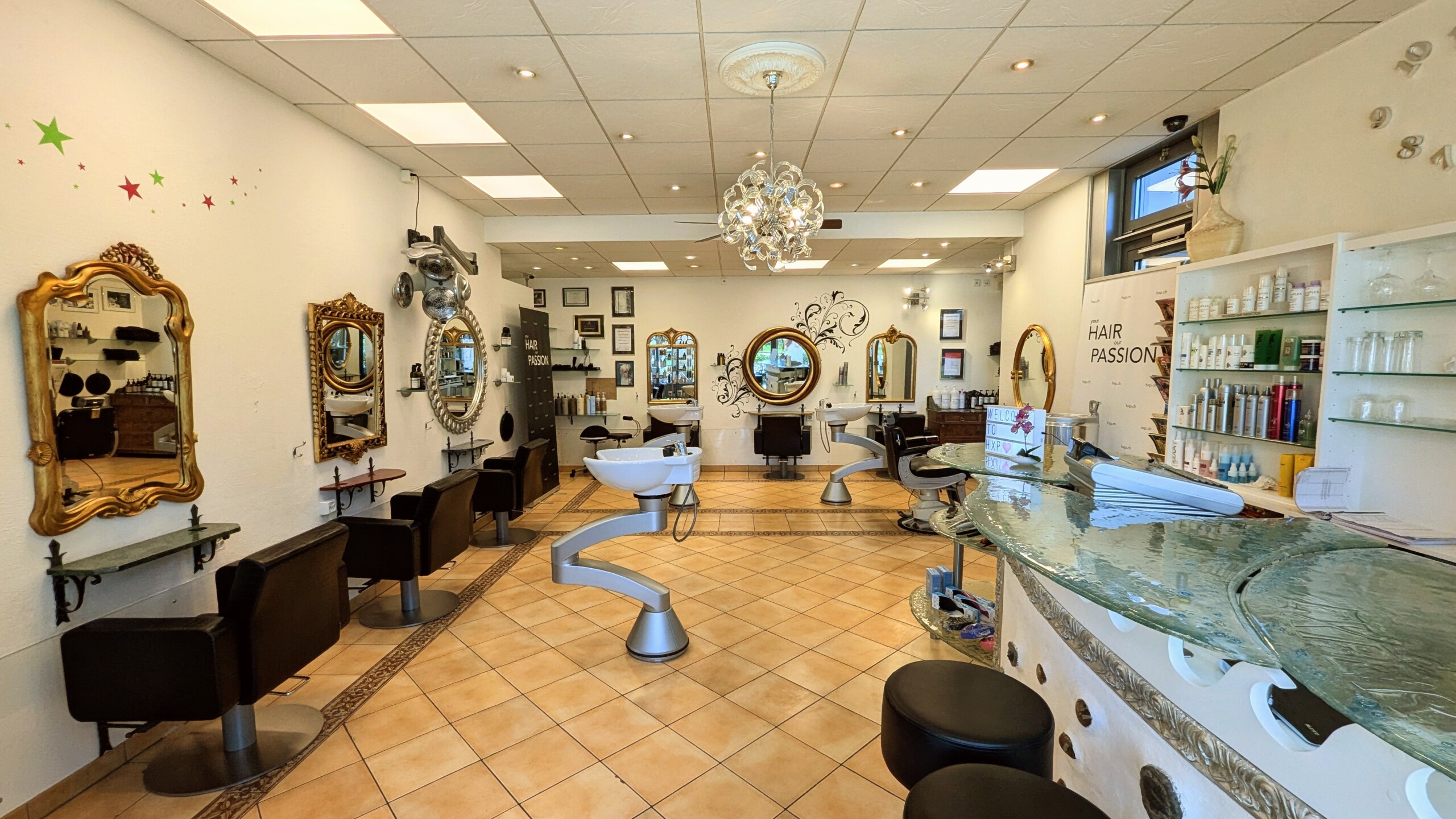 Innenbereich hinten im Coiffeursalon HairXperience in Wetzikon