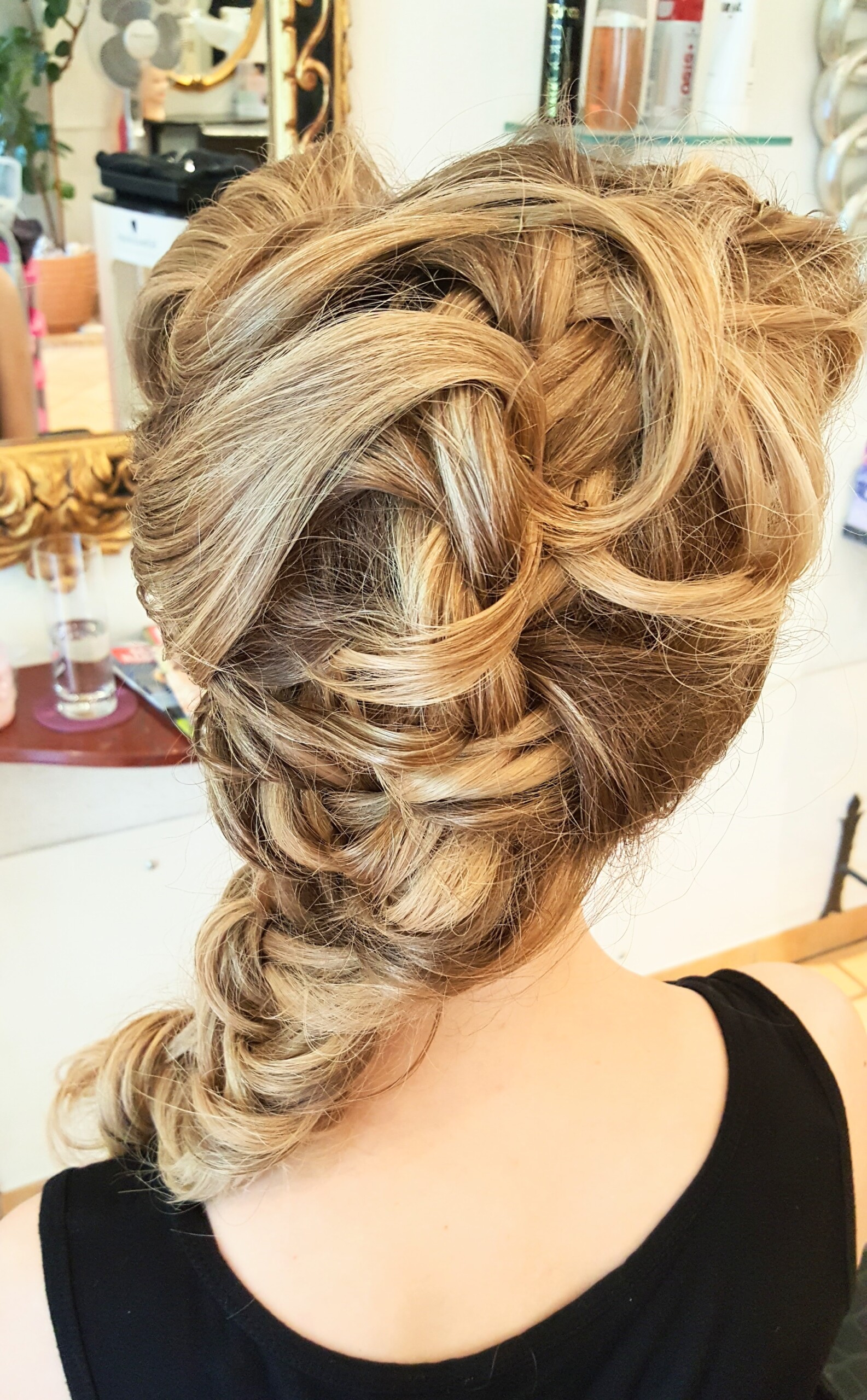 Festliche Hochsteckfrisur mit Flechtzopf bei HairXperience
