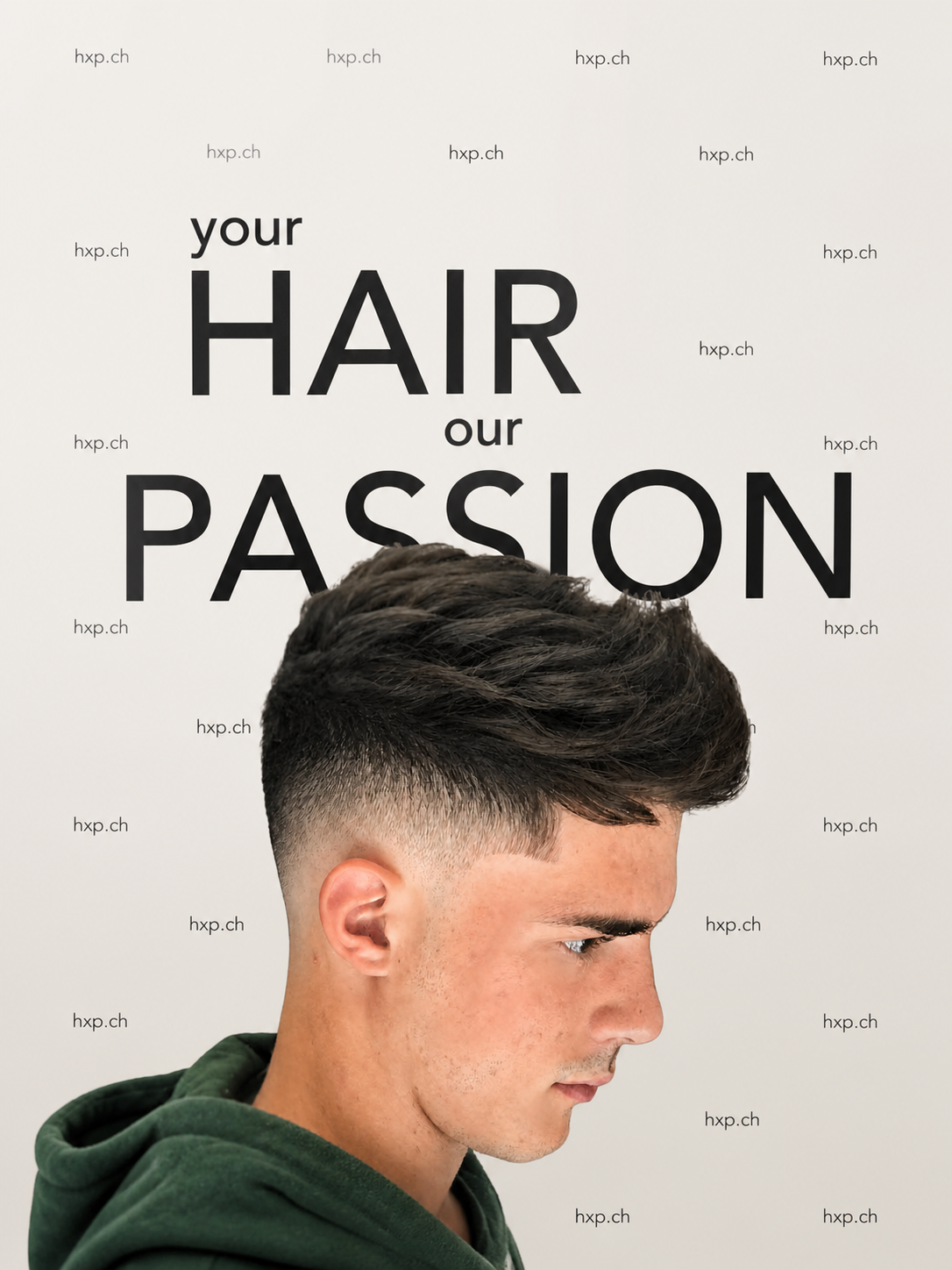Herren-Fade-Cut mit langem Deckhaar bei HairXperience