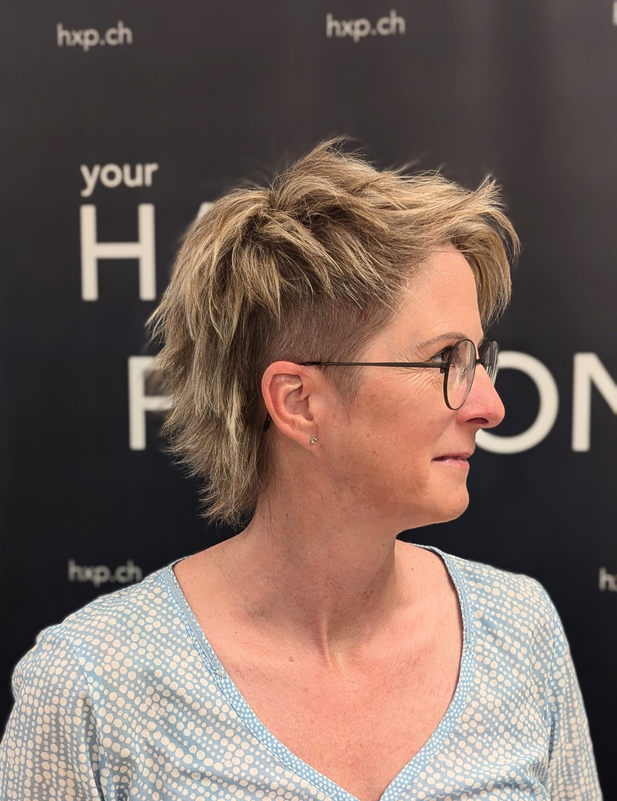 Moderner Undercut mit langem Deckhaar bei HairXperience