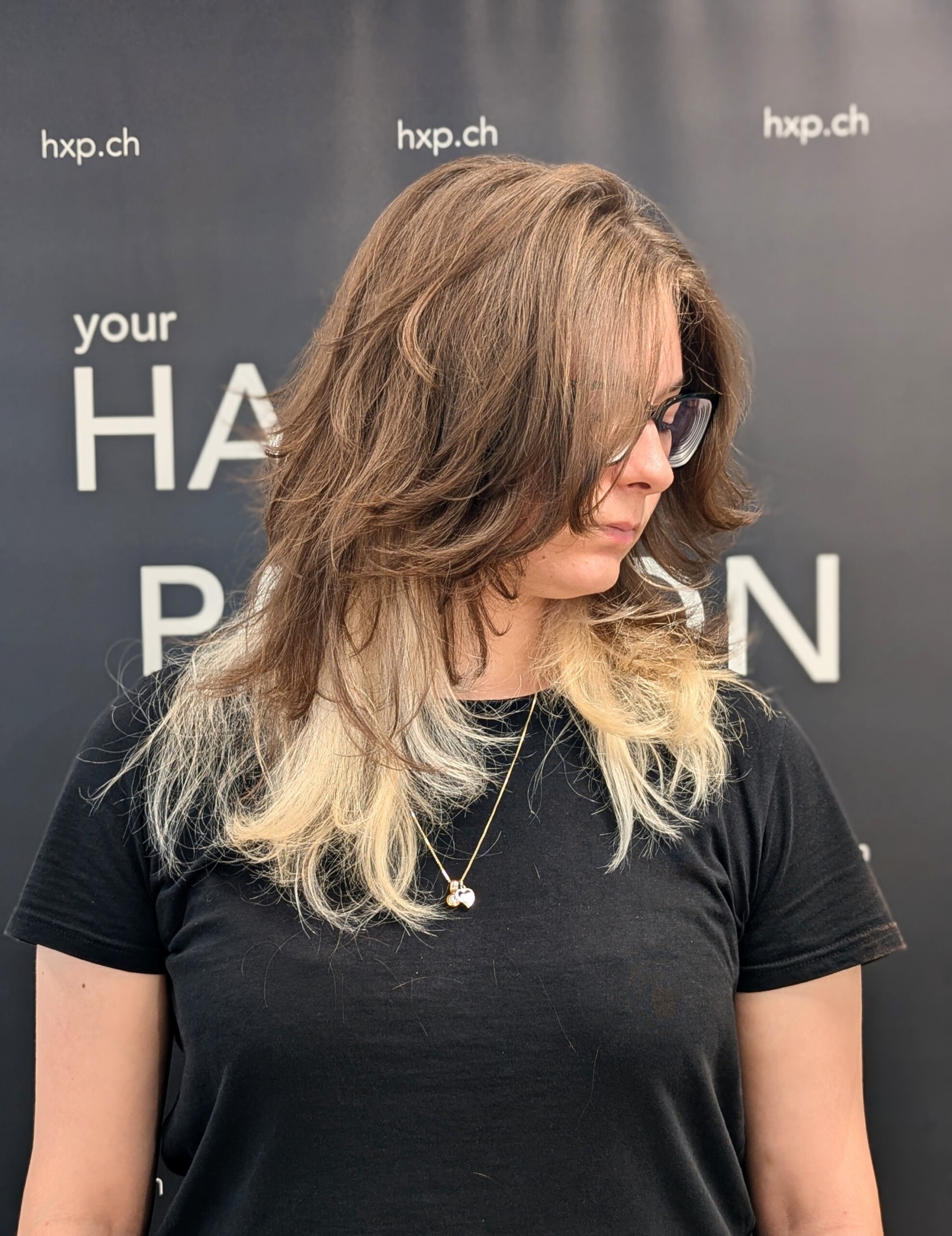 Wolf Cut mit blondem Ombré – Seitenansicht bei HairXperience