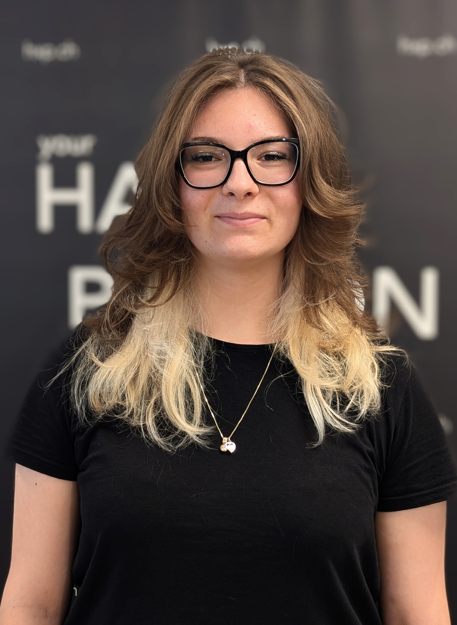 Wolf Cut mit blondem Ombré – Vorderansicht bei HairXperience